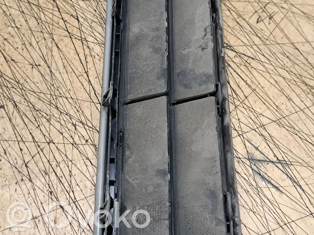 BMW 7 F01 F02 F03 F04 Kulmapaneelin paineventtiili 