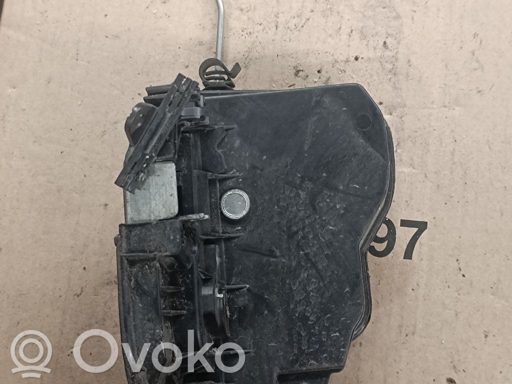 Priekšpusē slēdzene   7167073
