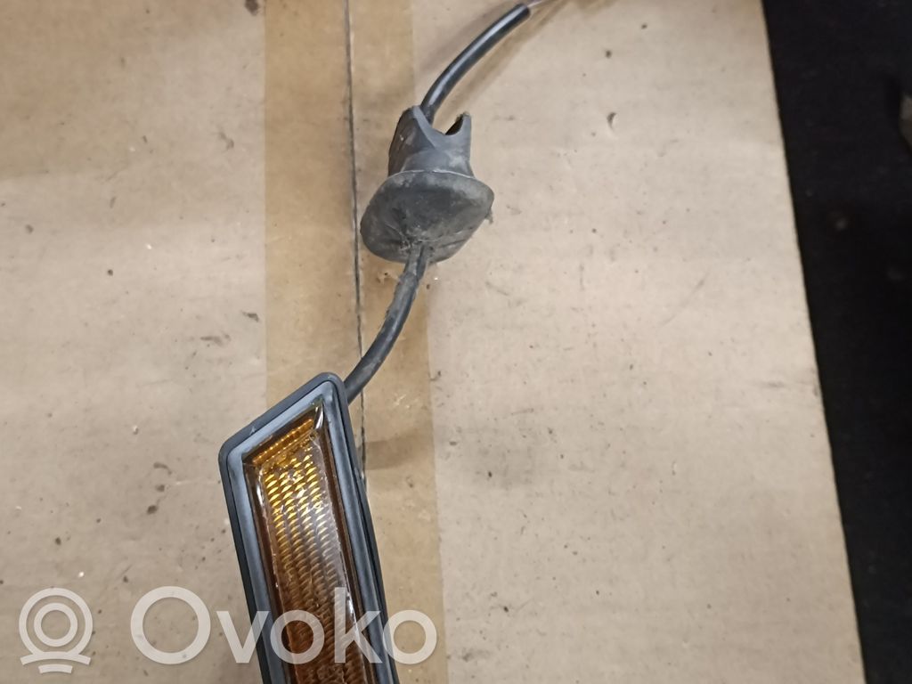 Front fender indicator light   1378013