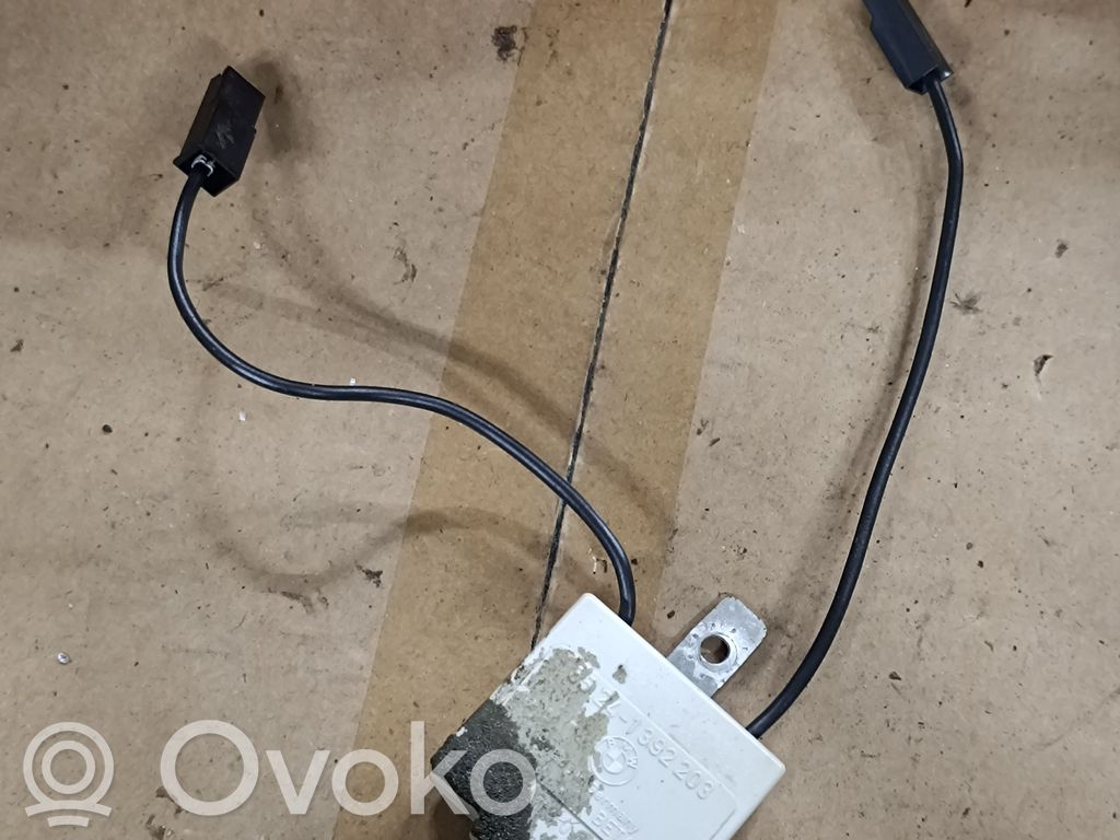 BMW 7 E32 Antenos stiprintuvas 