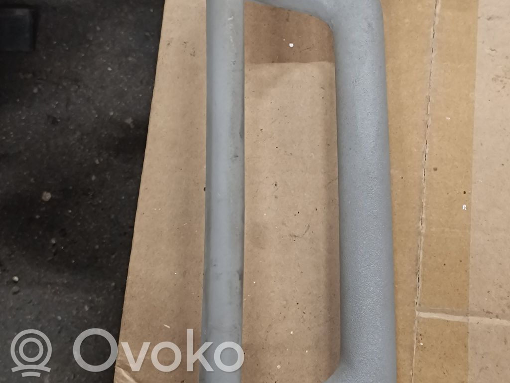 BMW 7 E32 Rankenėlė priekinė 
