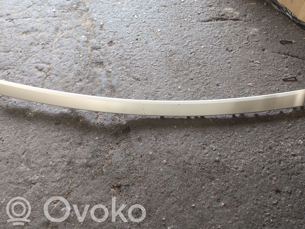 Moldura de la guantera   7121474