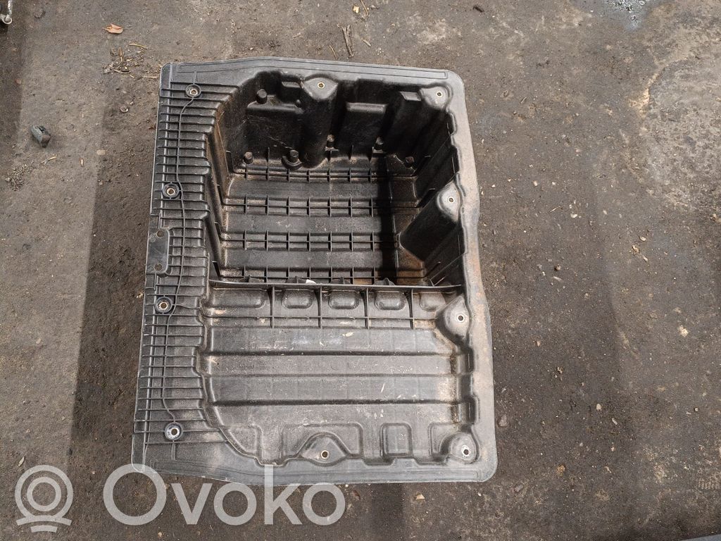 Glove box in trunk   7120020