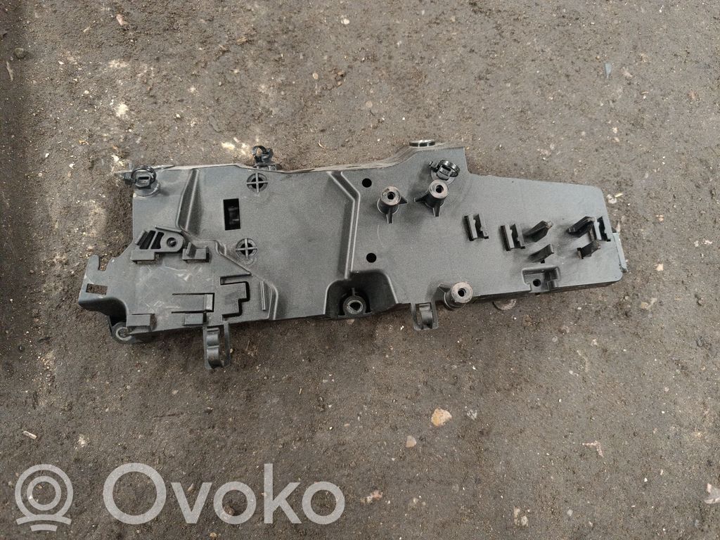 Muu moottoritilan osa   13627806494
