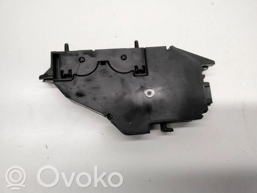 BMW X5 E70 Glove box lock 