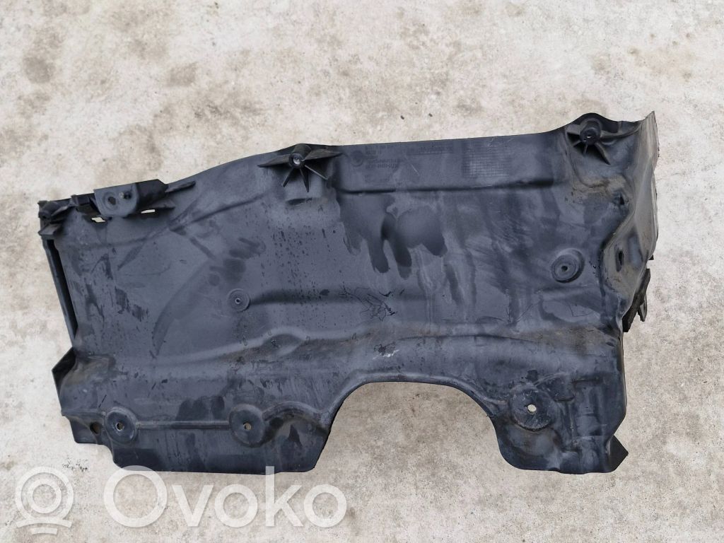 BMW X1 F48 F49 Kita variklio skyriaus detalė 