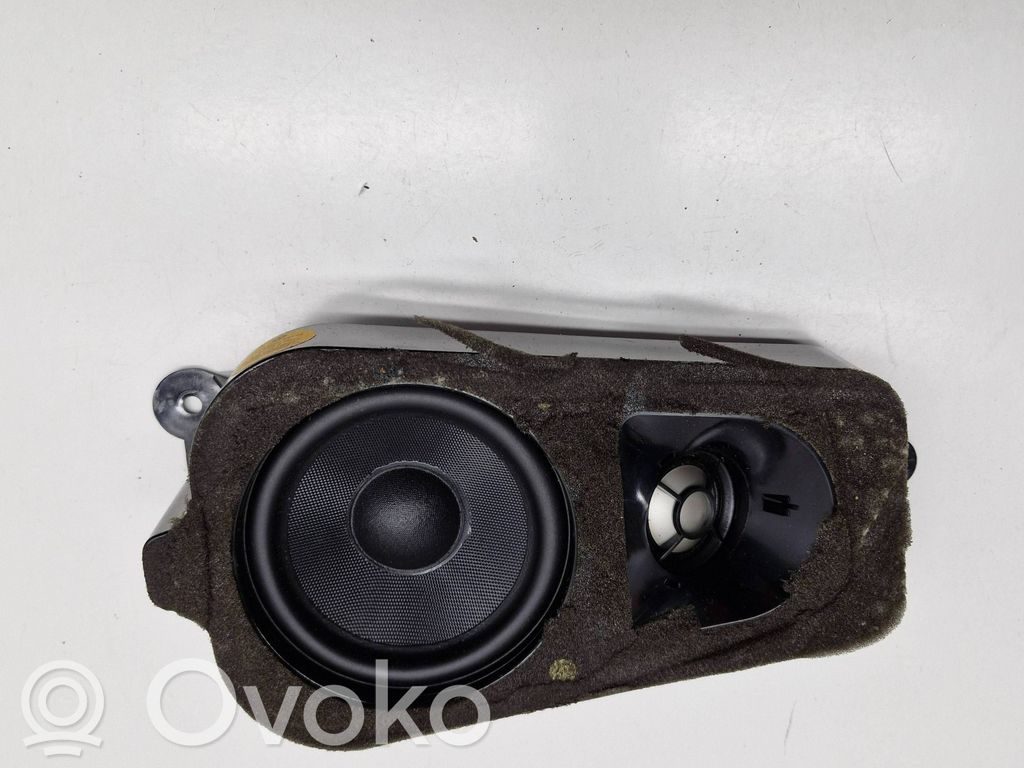 BMW X5 E70 Garsiakalbis (-iai) galinėje palangėje 