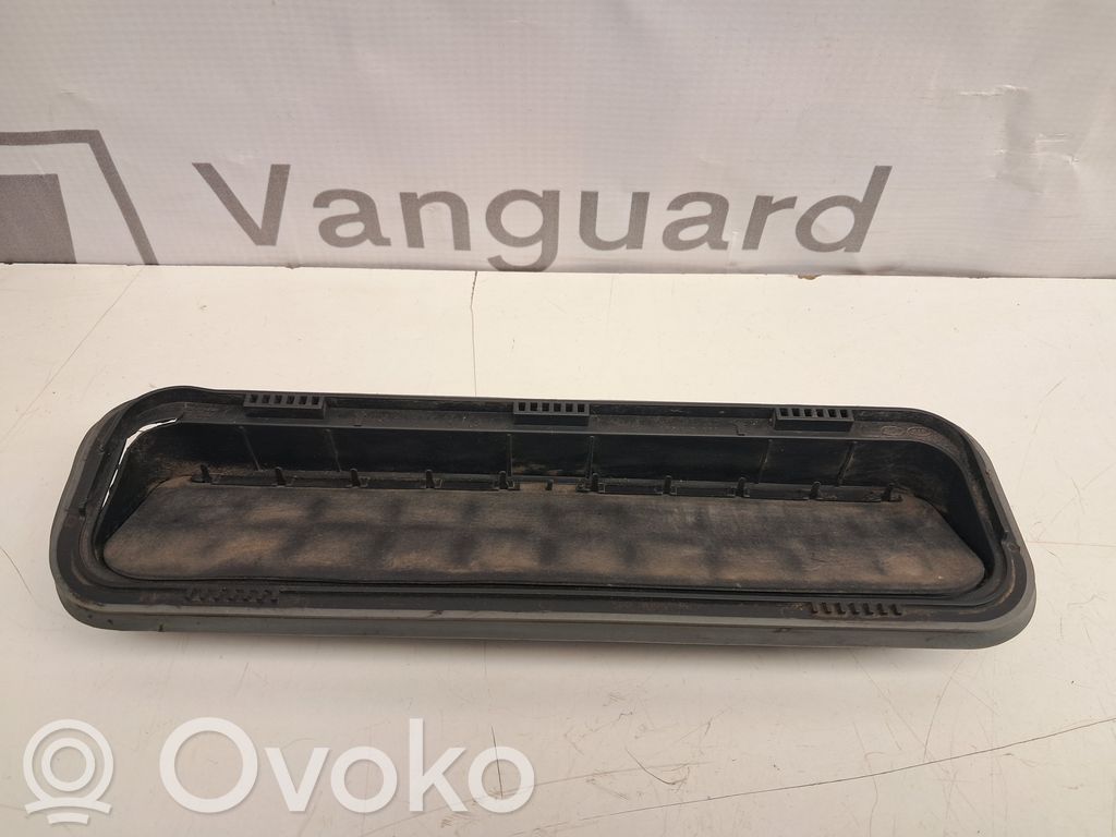 Hyundai i40 Kratka wentylacyjna pod zderzakiem tylnym 
