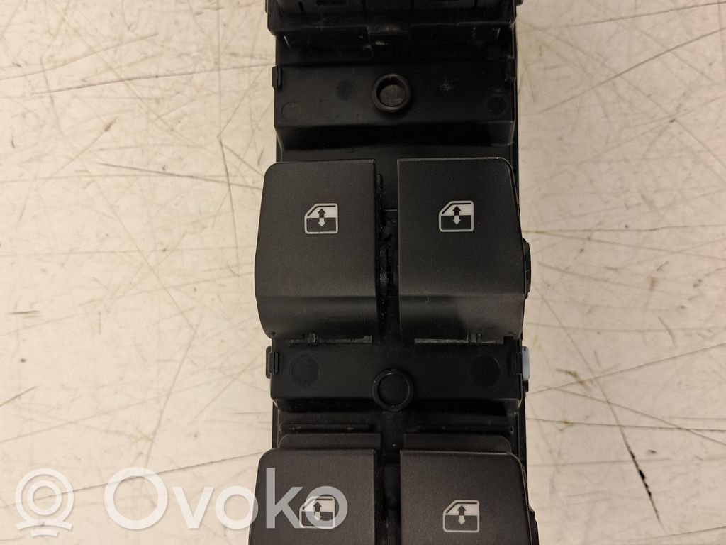 Hyundai i30 Electric window control switch 