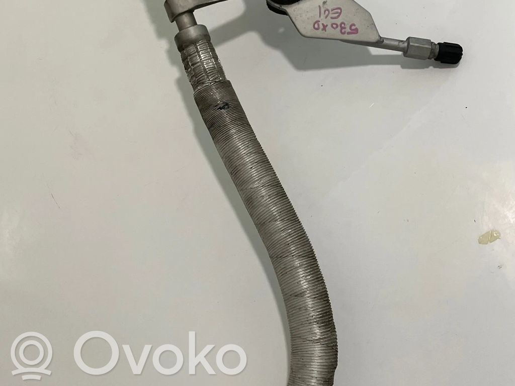 BMW 5 E60 E61 Ilmastointilaitteen putki (A/C) 