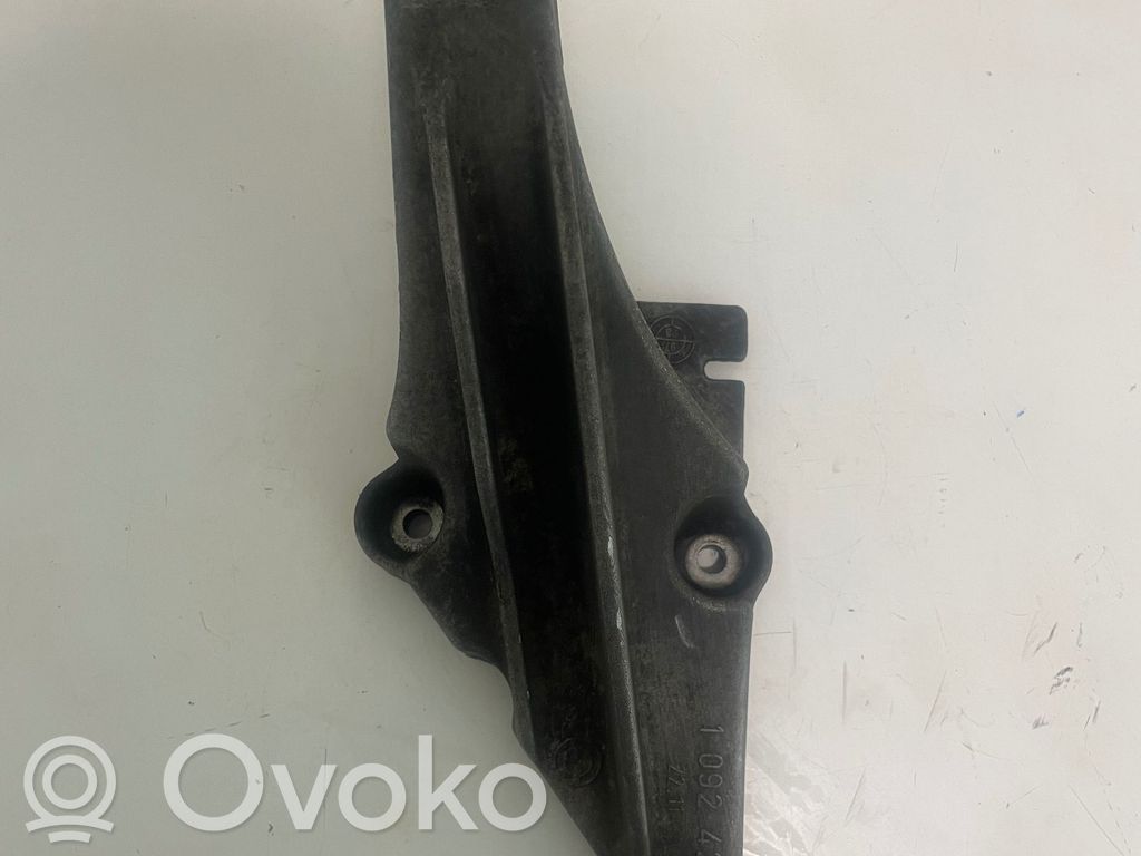 BMW 5 E39 Engine mounting bracket 