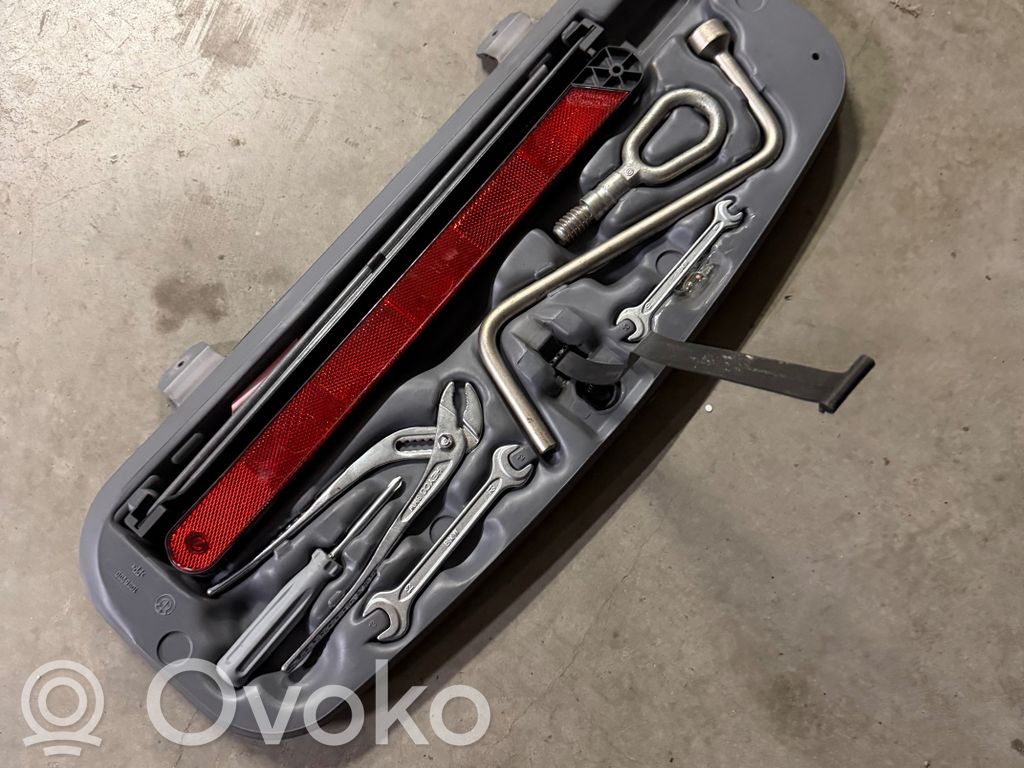 BMW 3 E46 Tool box 