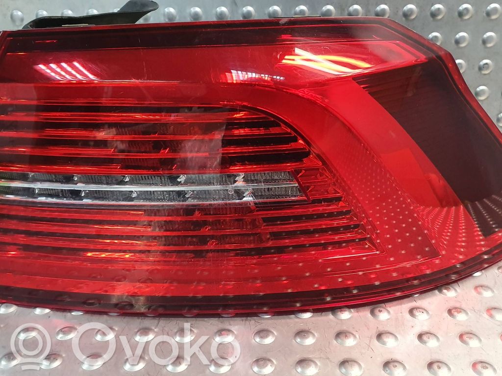 Volkswagen PASSAT B8 Lampa tylna 