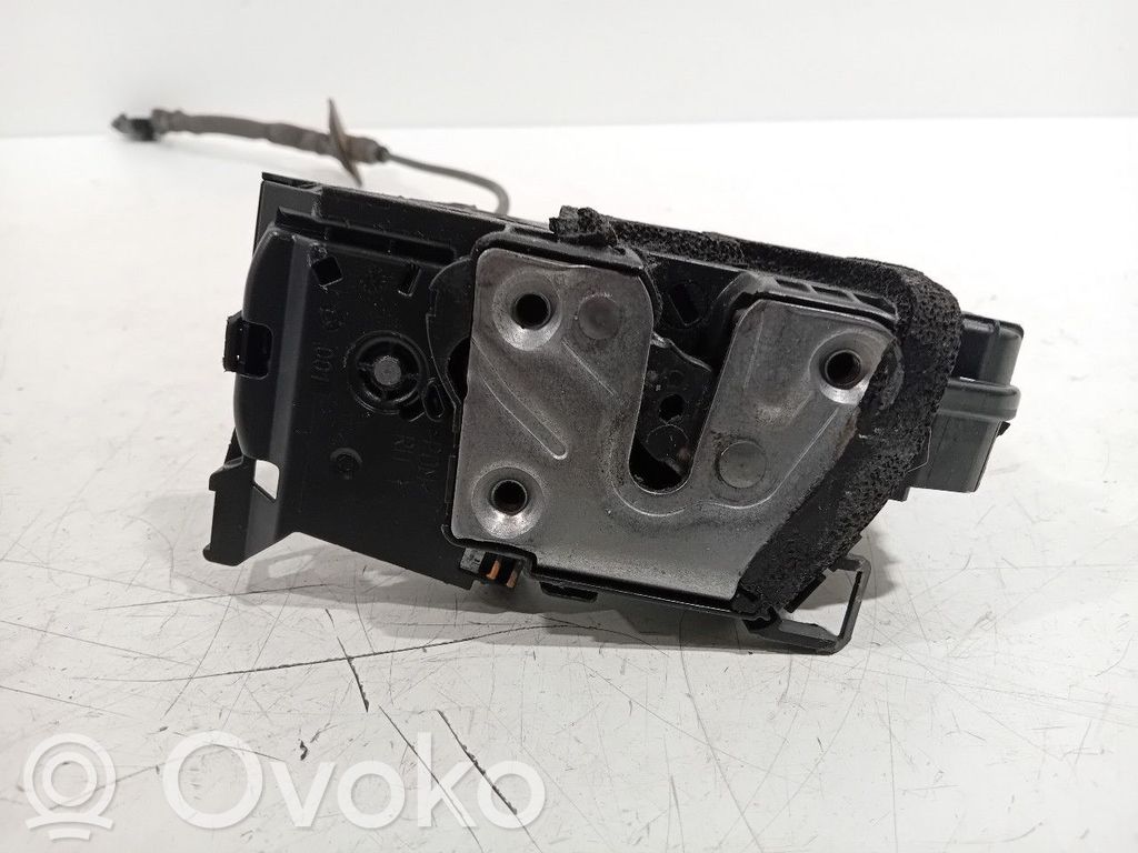 Renault Clio IV Priekšpusē slēdzene 