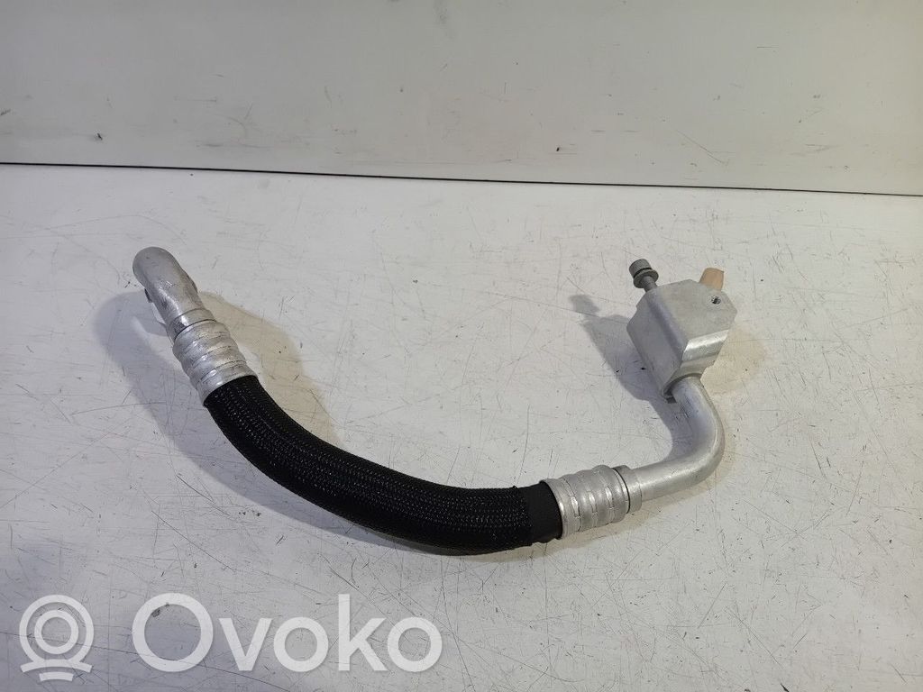 BMW iX Ilmastointilaitteen putki (A/C) 