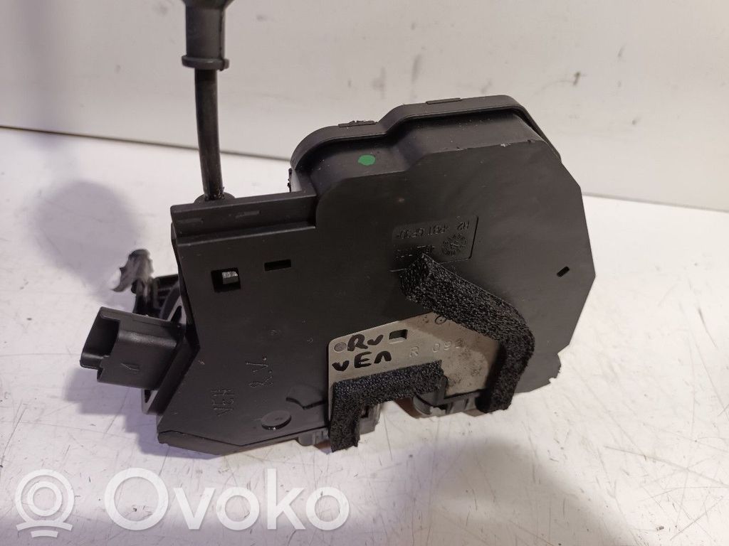 Renault Clio IV Priekšpusē slēdzene 