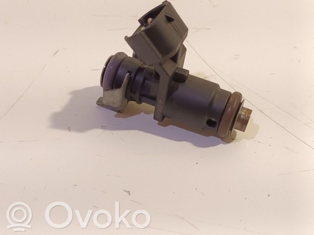 Inyector de combustible   04E906031H