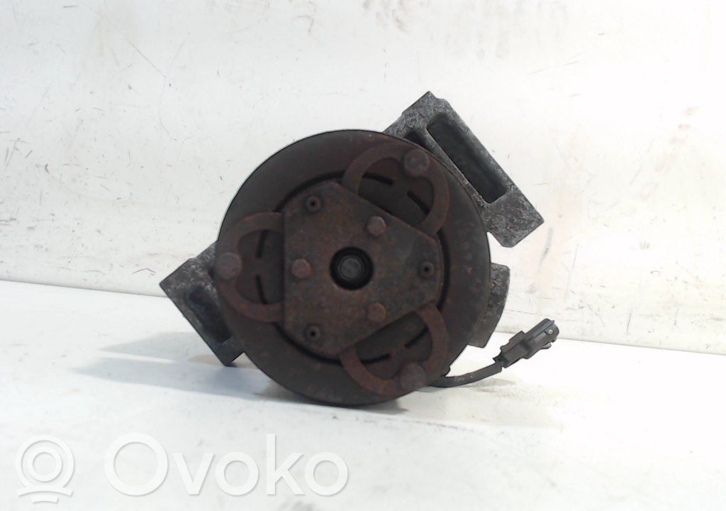 Renault Twingo III Air conditioning (A/C) compressor (pump) 
