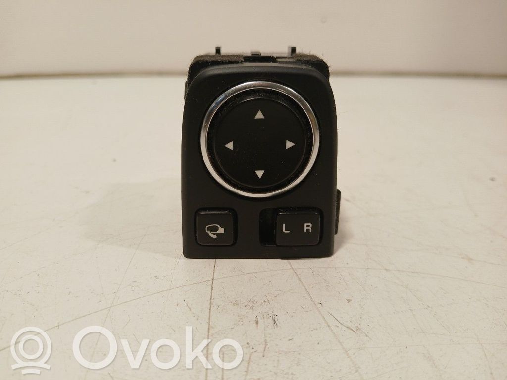 Wing mirror switch   93530J7000