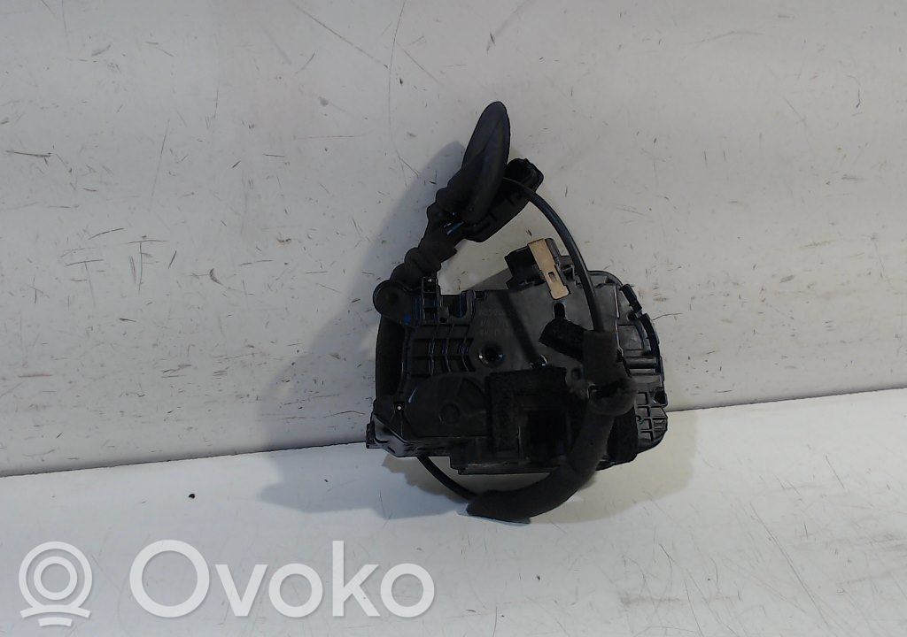 Renault Twingo III Priekšpusē slēdzene 
