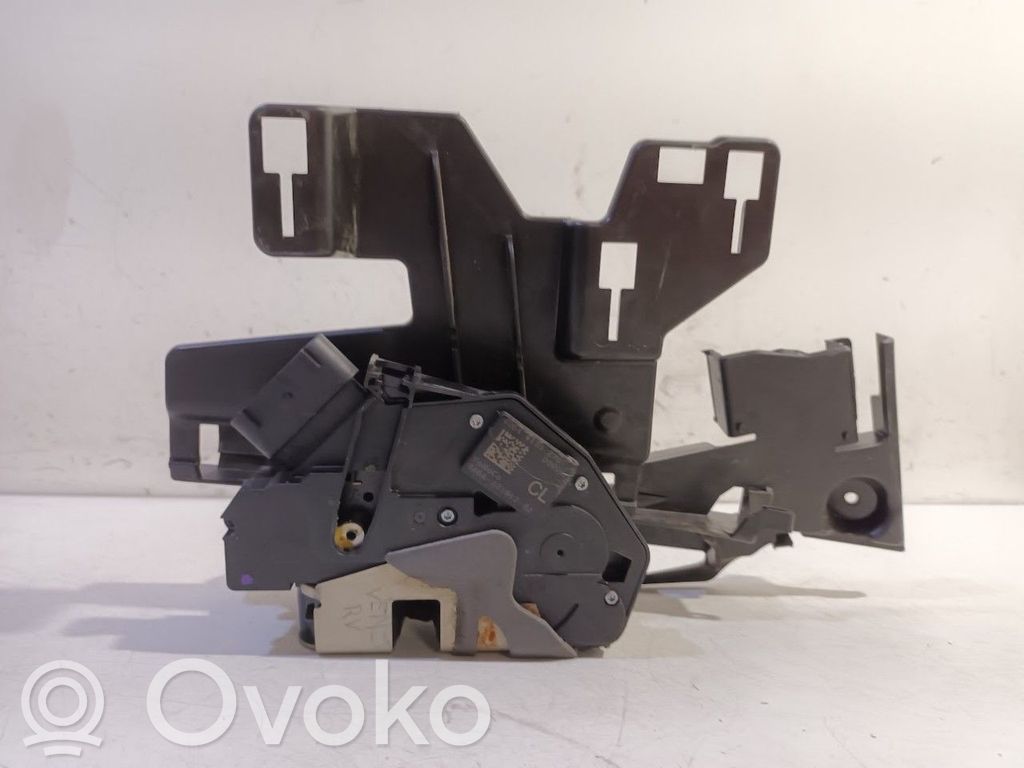 Ford Fiesta Priekšpusē slēdzene 