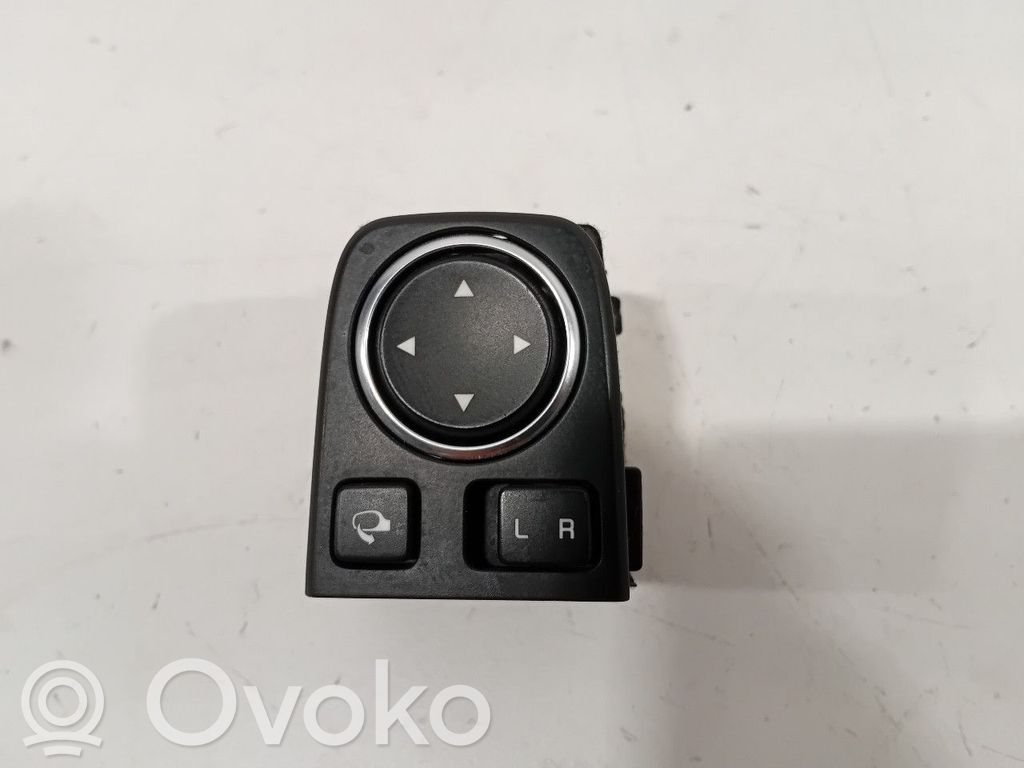 Wing mirror switch   93530J7000