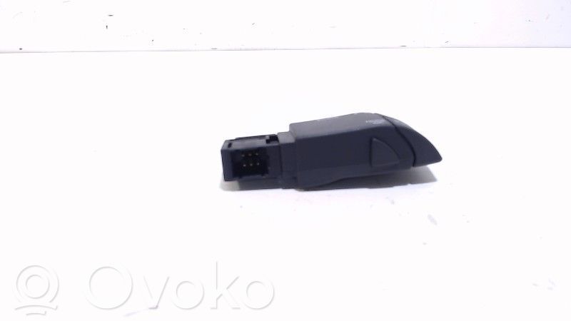 Renault Twingo III Steering wheel buttons/switches 