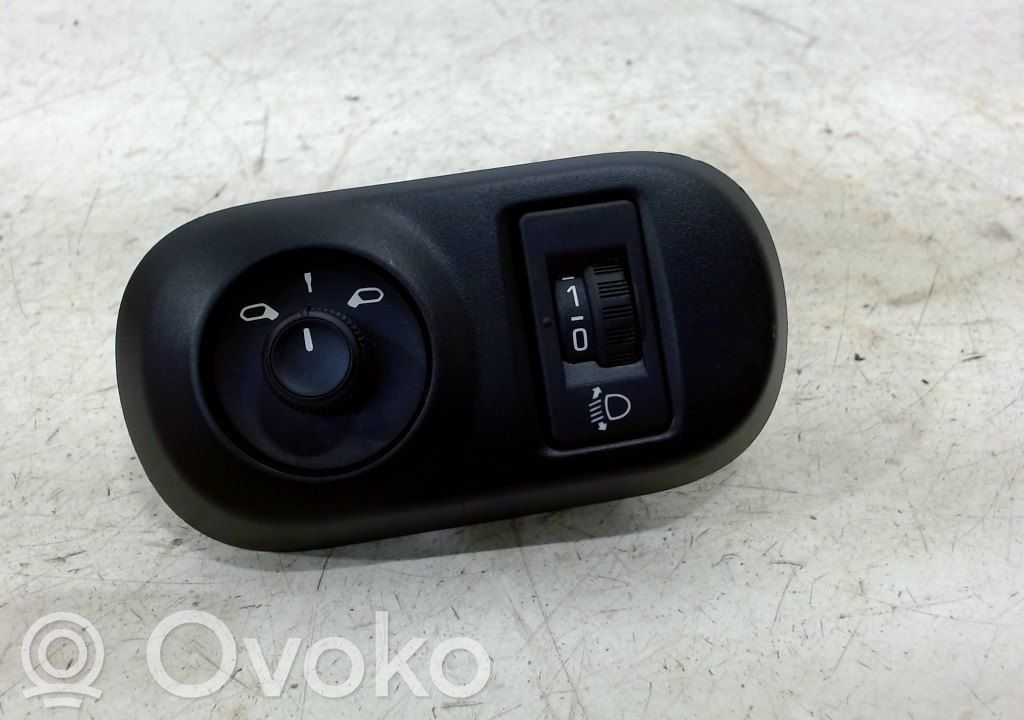 Citroen C4 Cactus Wing mirror switch 