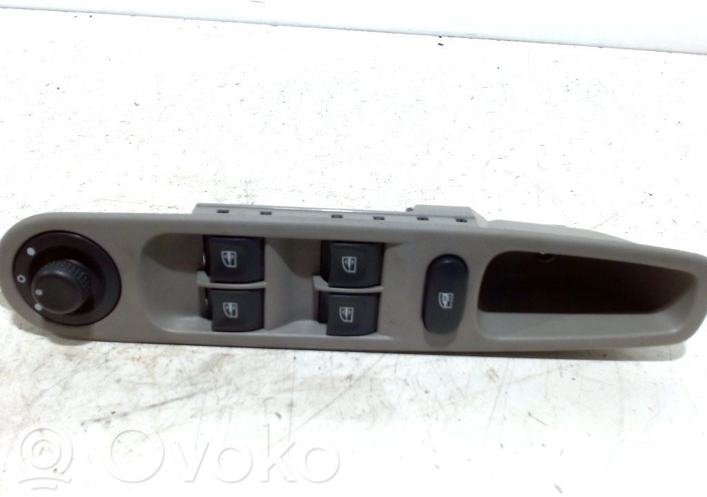 Renault Zoe Electric window control switch 