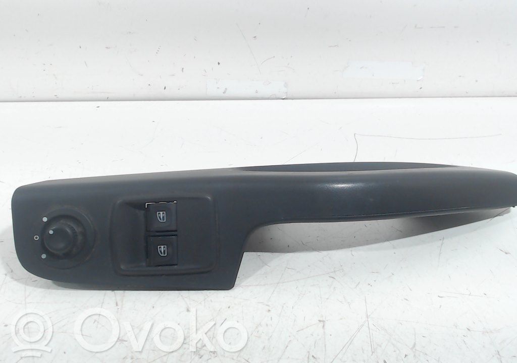 Opel Vivaro Przyciski szyb 