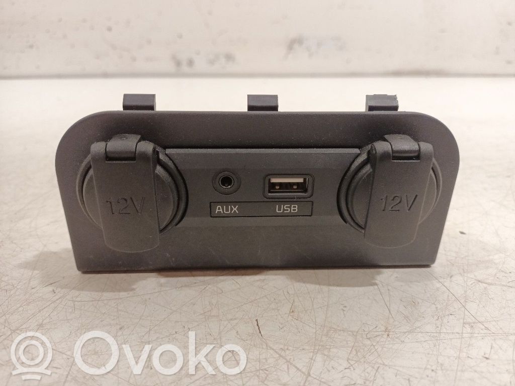 KIA Rio Enchufe conector entrada auxiliar 