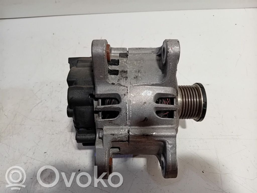 Renault Clio IV Generator/alternator 