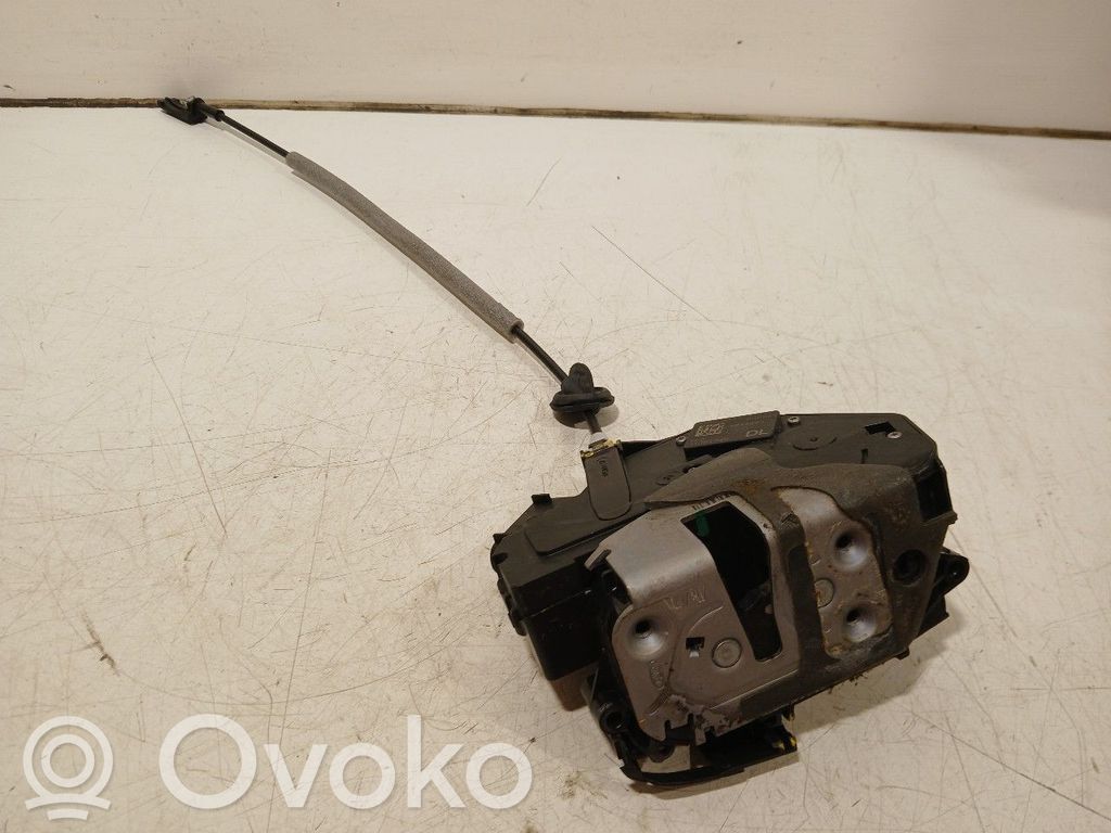 Volvo S60 Priekšpusē slēdzene 