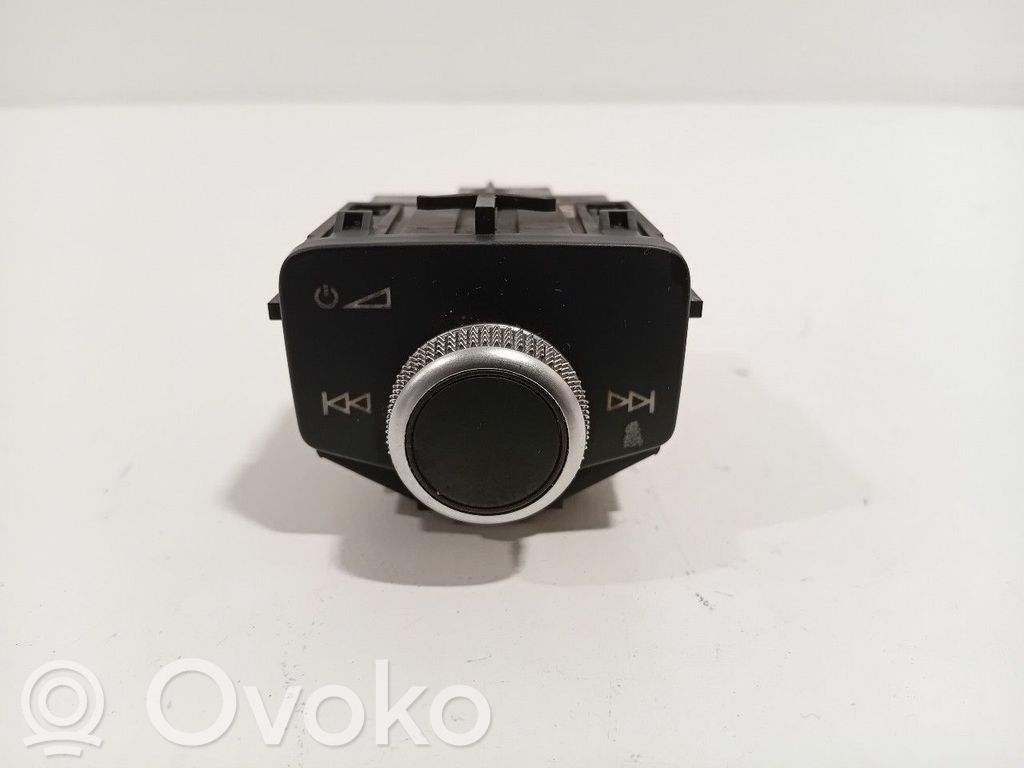Audi A1 Steering wheel buttons/switches 