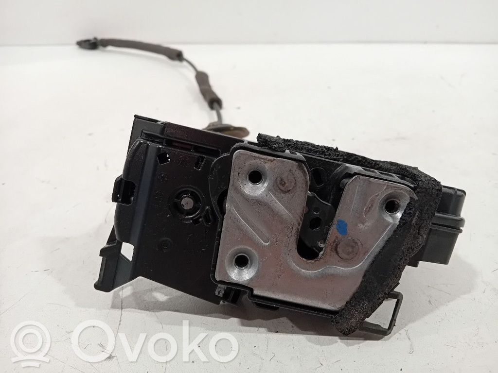 Renault Clio IV Priekšpusē slēdzene 
