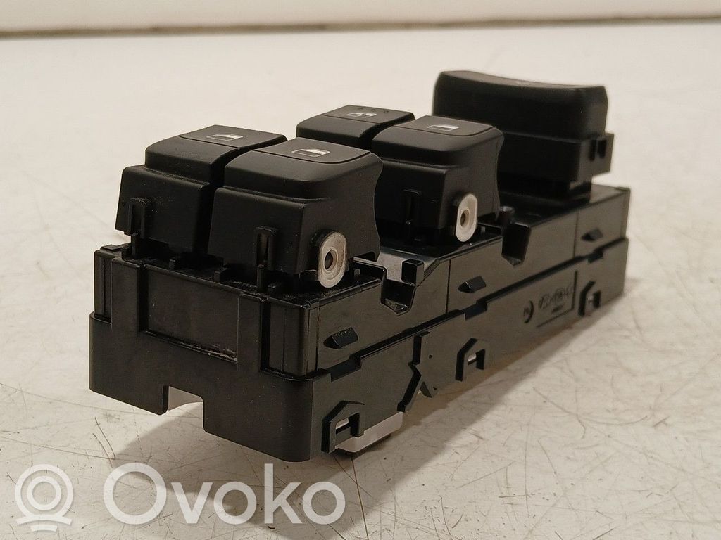 KIA Stonic Electric window control switch 