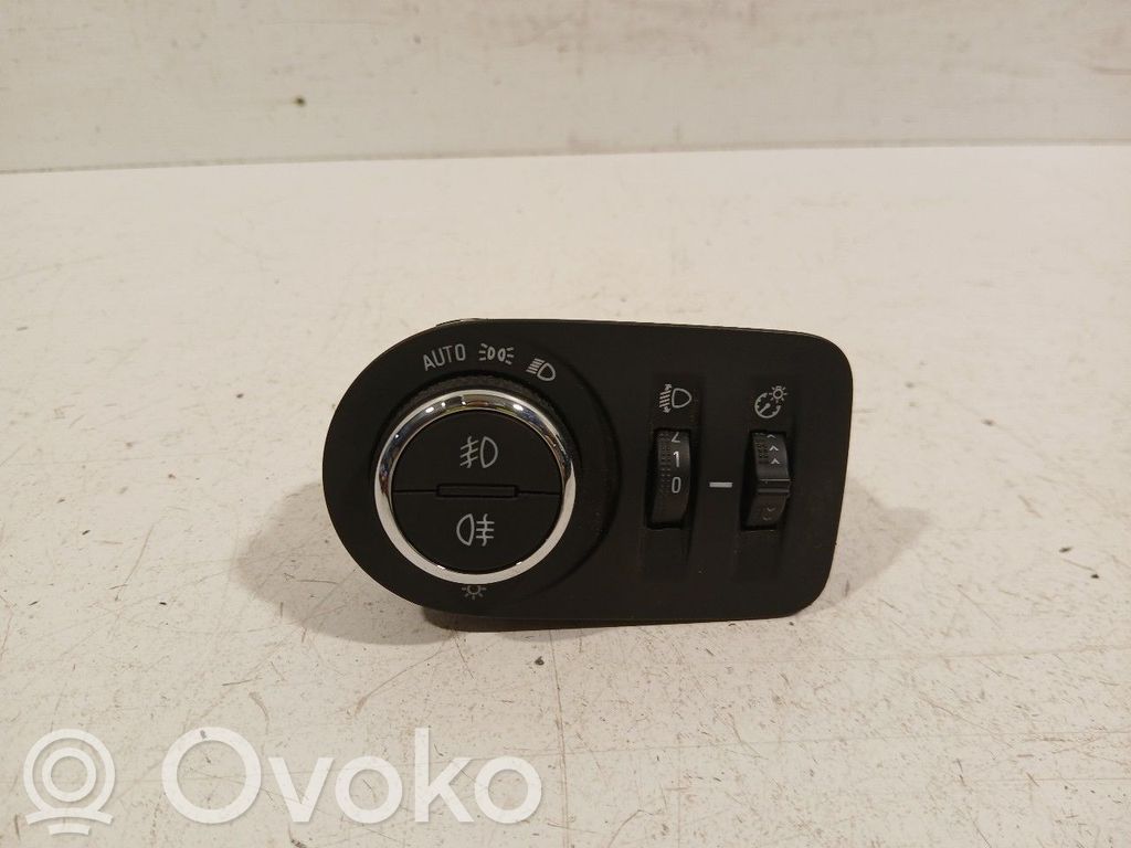 Opel Combo E Lukturu slēdzis 