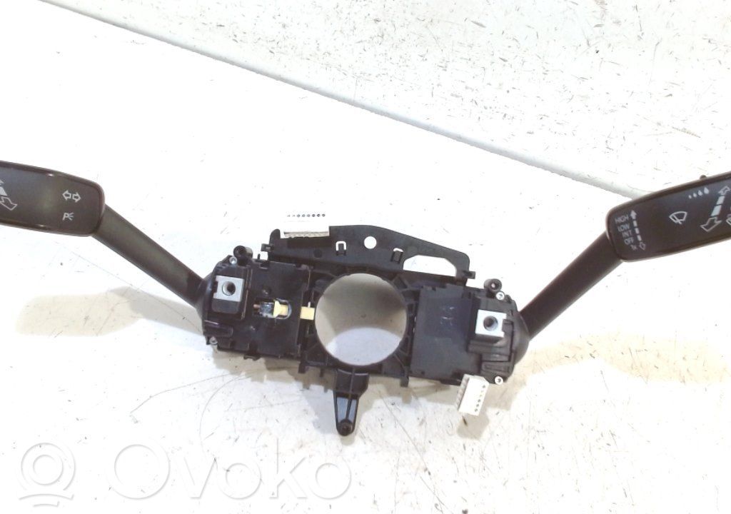 Volkswagen Golf VII Interruptor/palanca de limpiador de luz de giro 