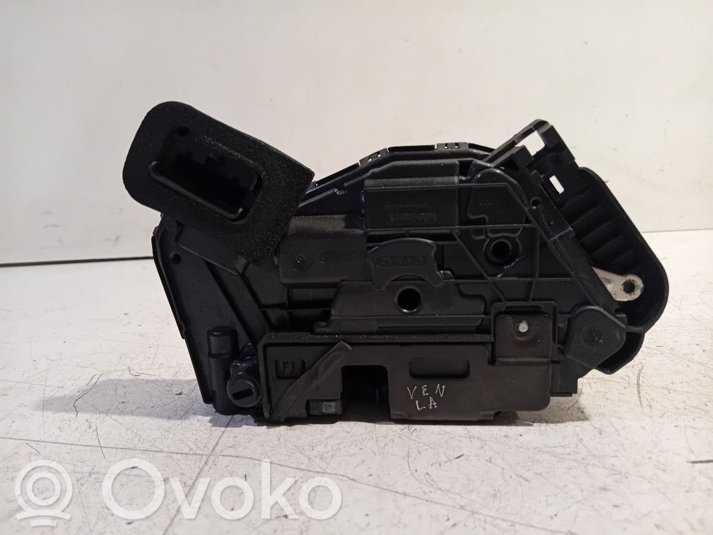 Volkswagen Polo VI Rear door lock 