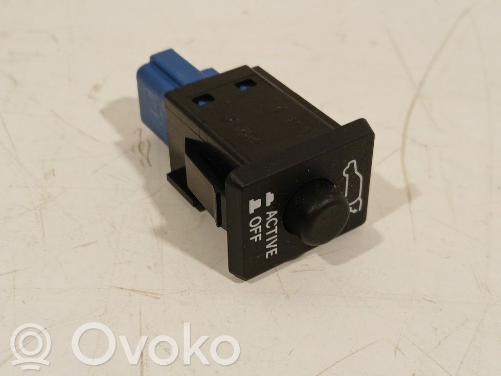Tailgate/trunk/boot open switch   15A257