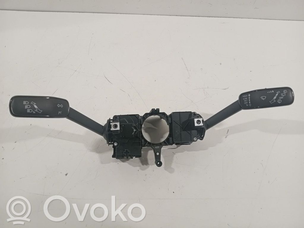 Volkswagen Polo VI Interruptor/palanca de limpiador de luz de giro 