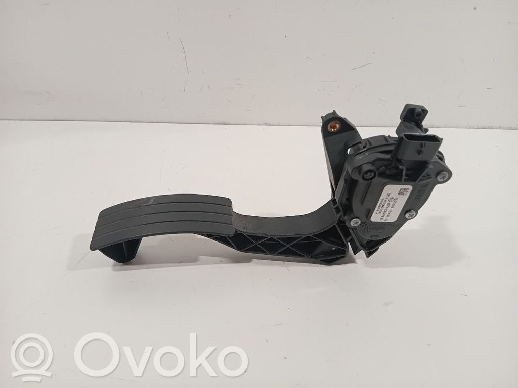 Renault Twingo III Accelerator throttle pedal 
