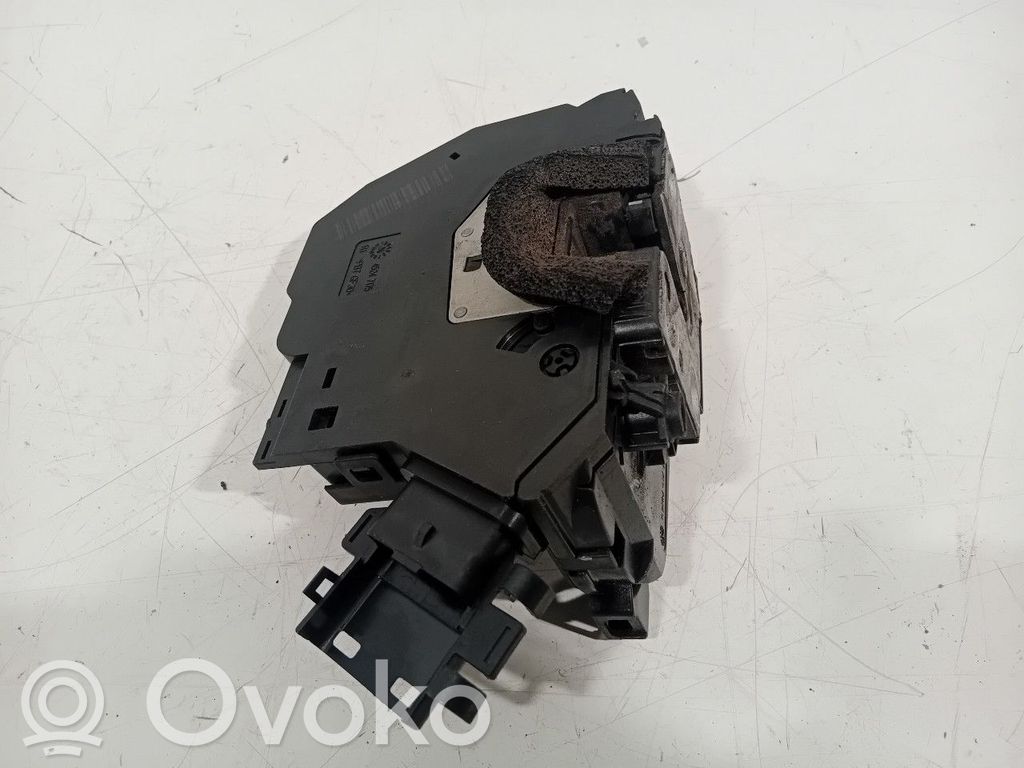 Opel Vivaro Zamek drzwi tylnych 