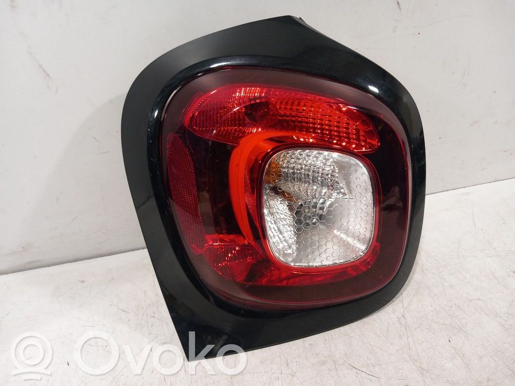 Smart ForFour II W453 Aizmugurējais lukturis virsbūvē 