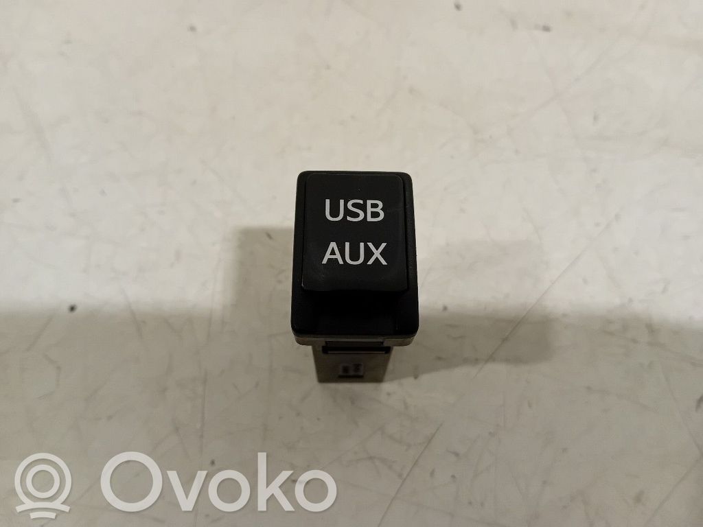 Toyota Auris 150 AUX in-socket connector 