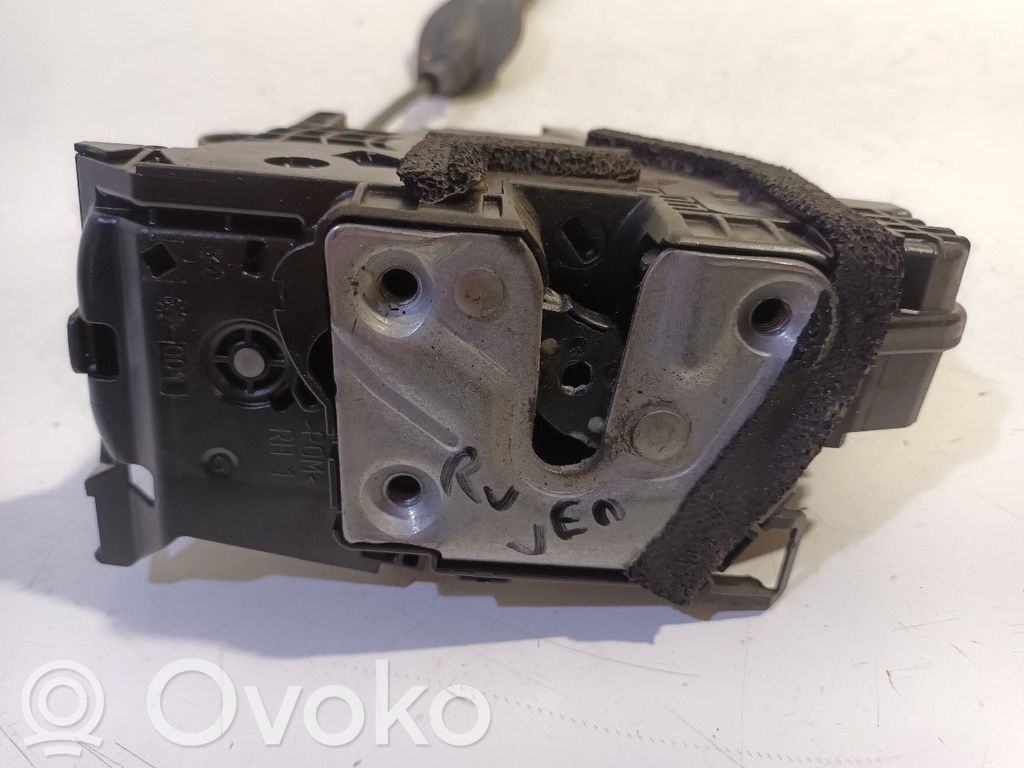 Renault Clio IV Priekšpusē slēdzene 