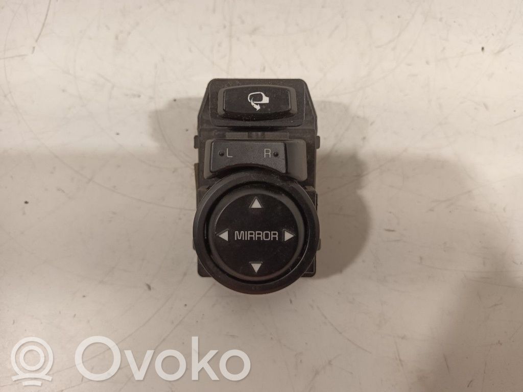 Wing mirror switch   93530G6000
