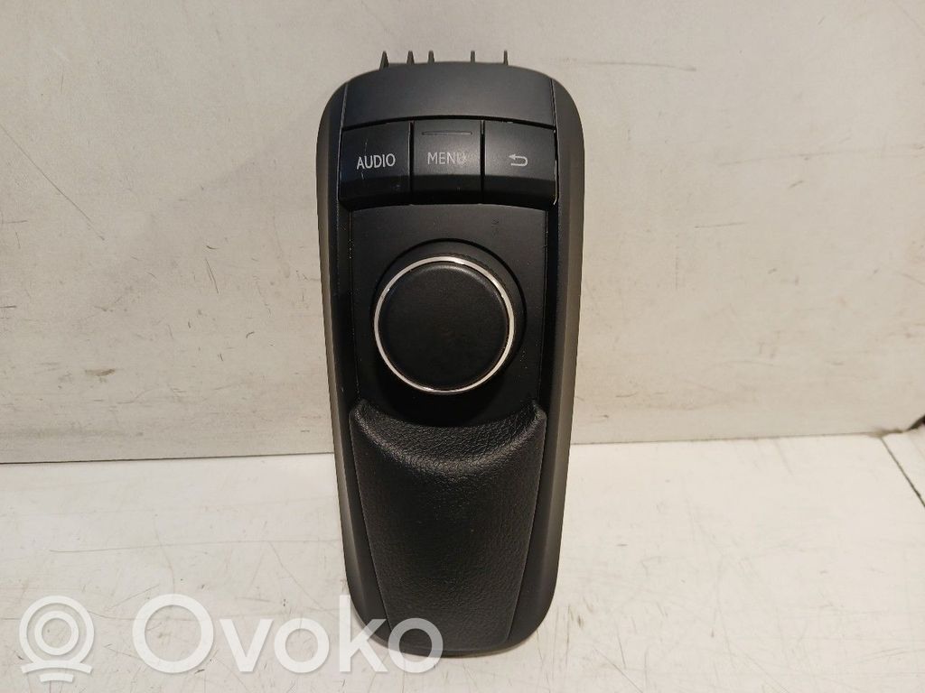 Lexus CT 200H Central console control unit 