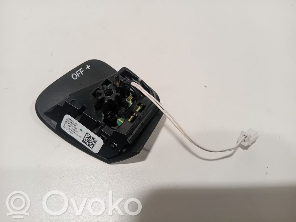 Volkswagen PASSAT B8 Boutons / interrupteurs volant
