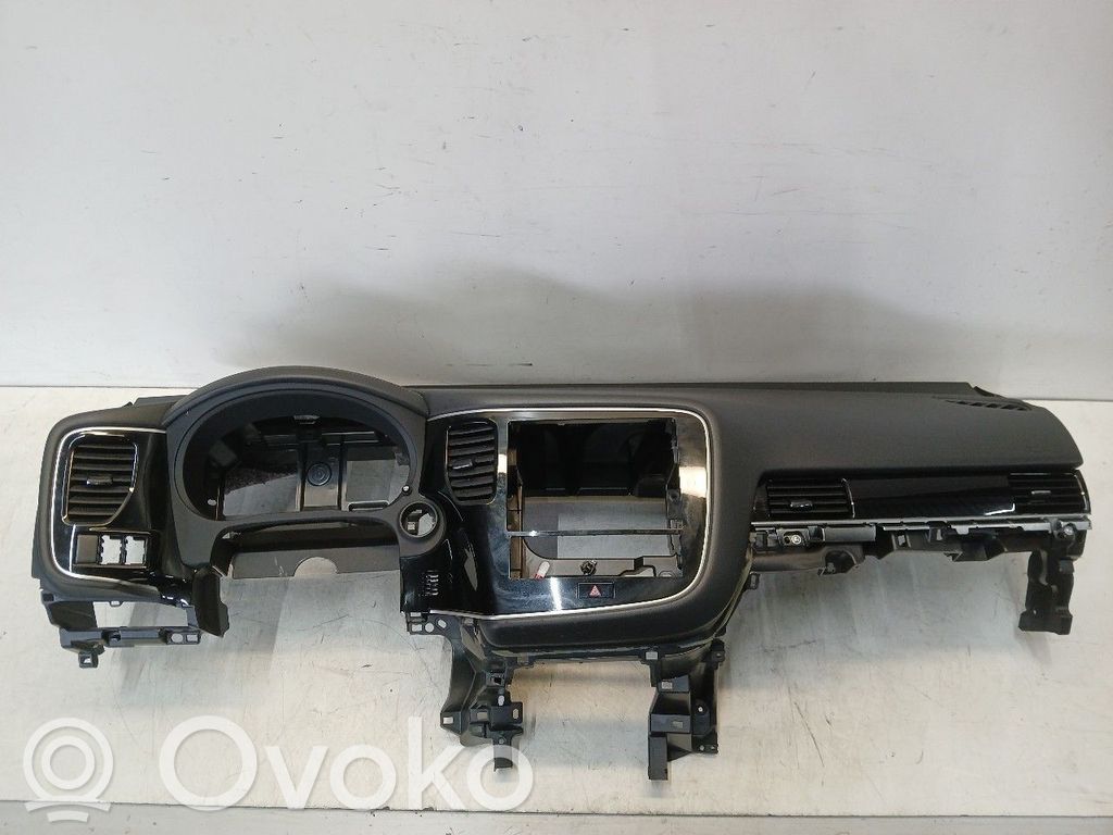 Mitsubishi Outlander Dashboard 